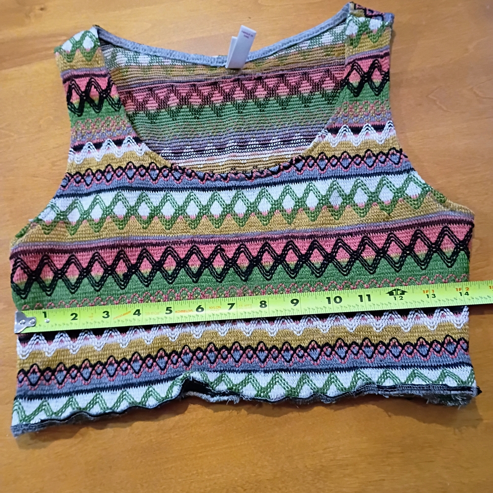 Multicolor Patterned Crop Top - Picture 5 of 5
